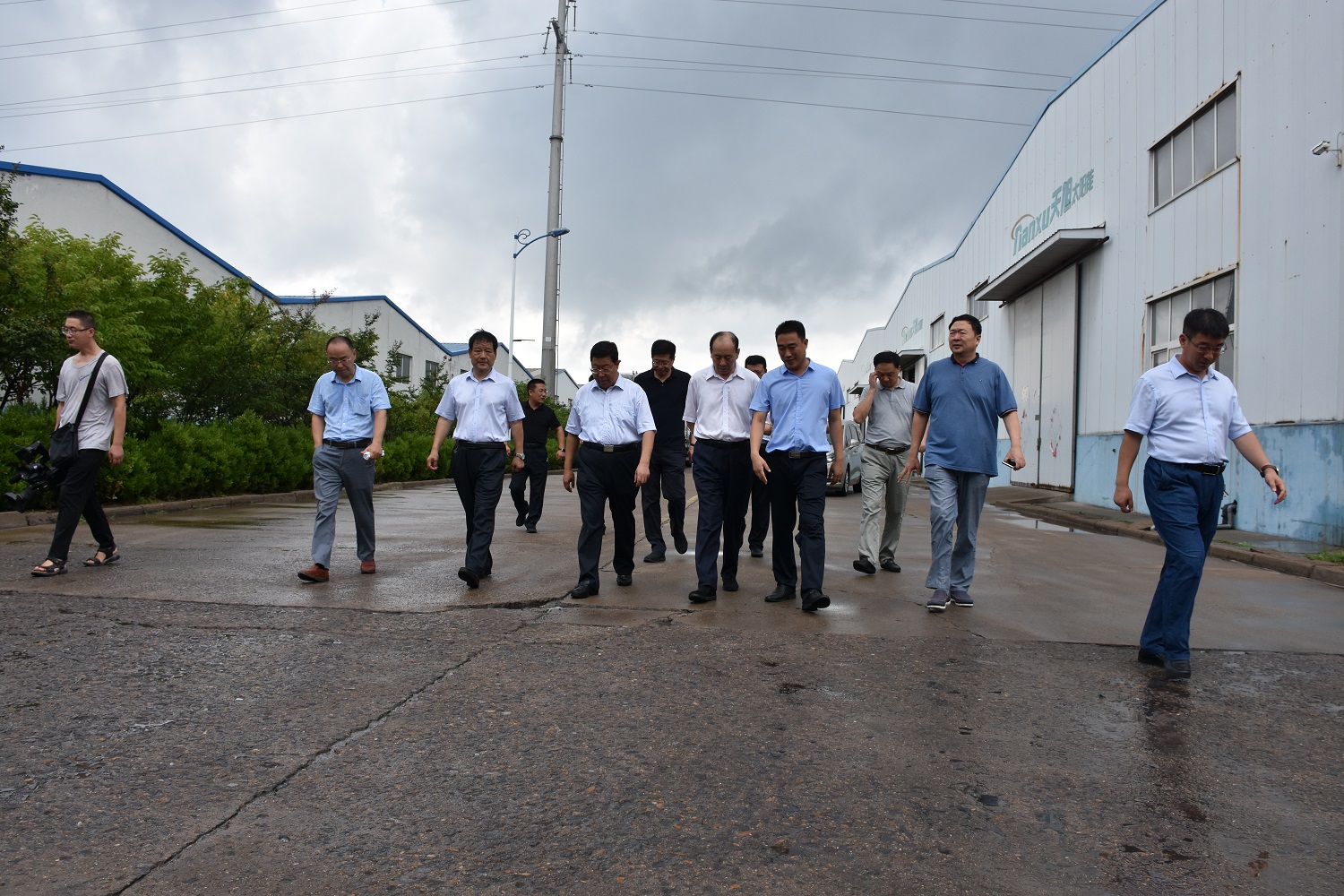 Mr. Tian Jiayu, Chairman of Jiayu Group, and his delegation, accompanied by Municipal Party Committee Secretary Sang Fuling, Executive Vice Mayor Li Qinghua and other comrades, visited our company for inspection.
